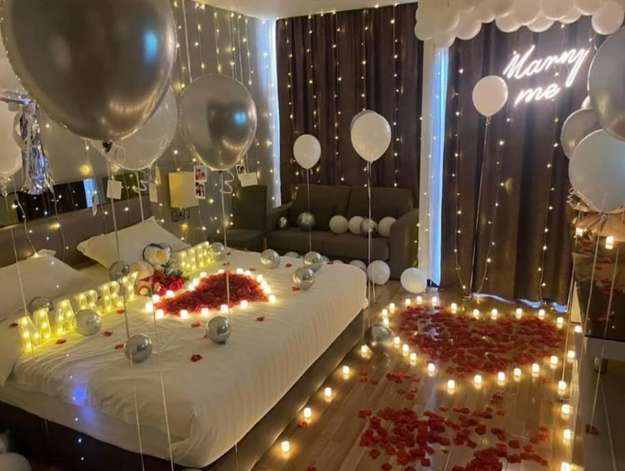 anniversary-balloon-decoration-mumbai.jpg